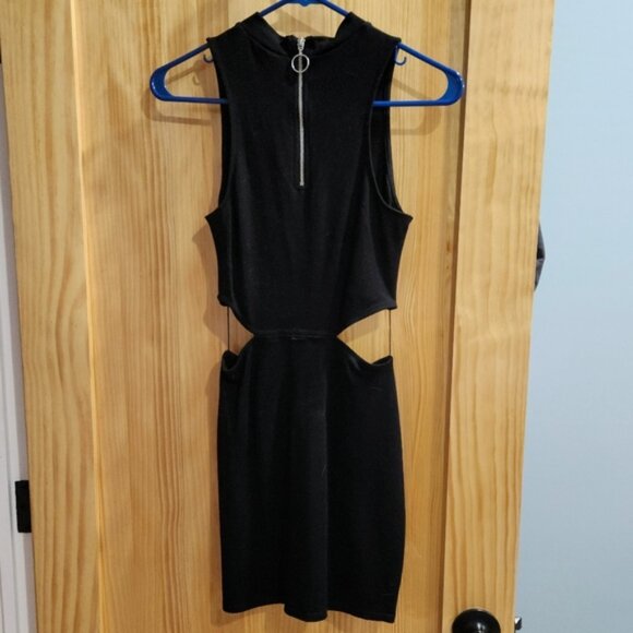 H&M DIVIDED- Cut-out Dress (Black) - Picture 5 of 10